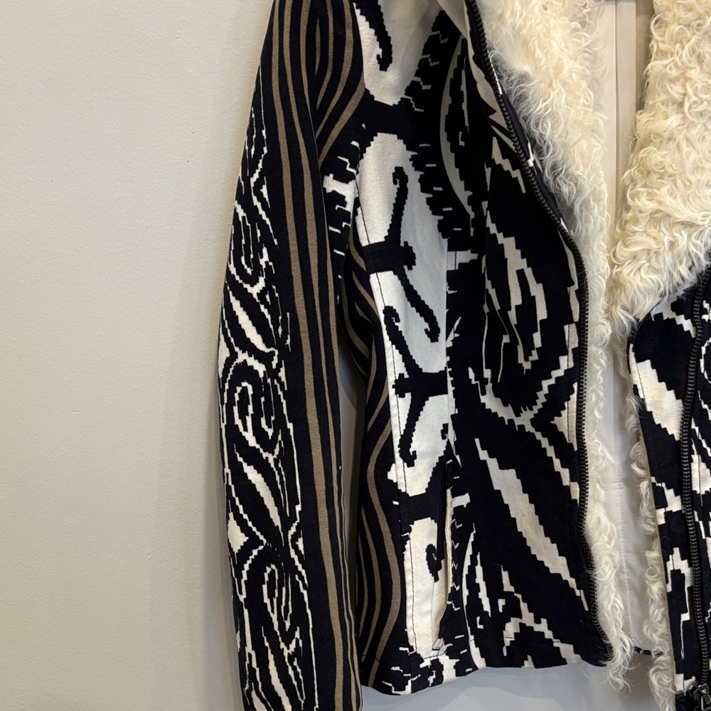 GF FERRÈ Striped Black and Cream Teddy Jacket - Picture 3 of 6